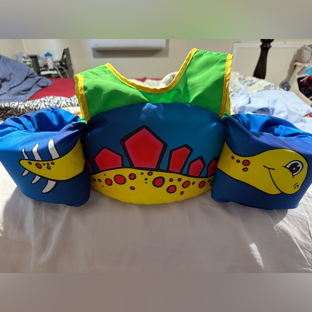 Body Glove puddle jumper.  30-50 pounds.